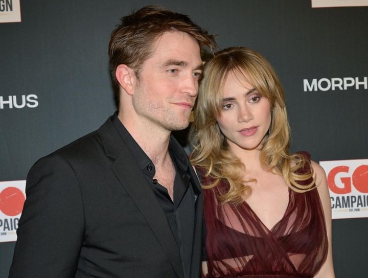 画像: スキとロバートがベビーカーを押してお出かけ