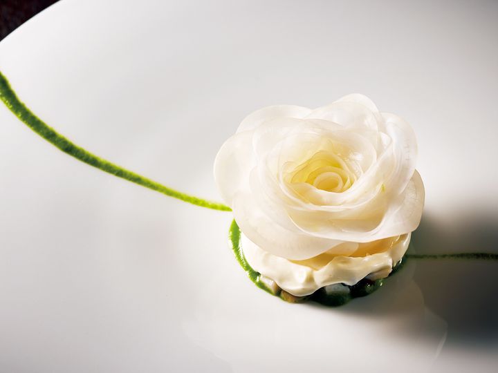 幡ヶ谷『UNE IMMERSION』の前菜の「バラ」