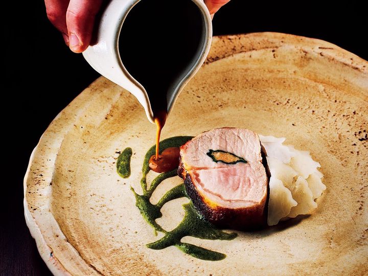 麻布十番『OLINA』の「柏幻霜ポーク - 赤海老 ‒ 菊芋」