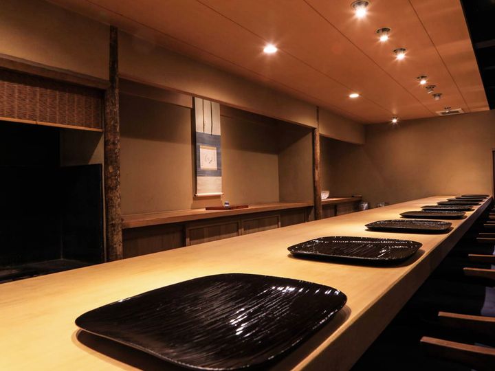 京都『富小路 やま岸』の内観