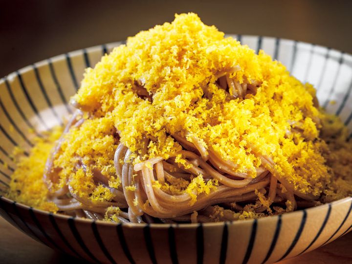 銀座『銀座 呑小路やま岸』の「からすみ蕎麦」