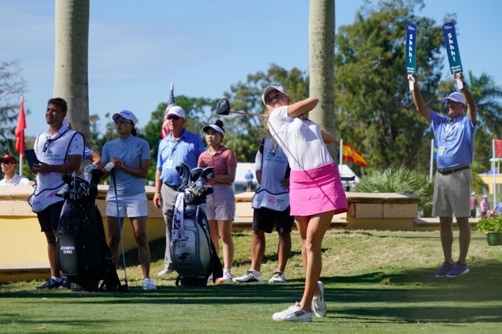 「美人すぎ」ロシアの20歳女子プロ！“270ヤード飛ばす”彼女に突撃取材