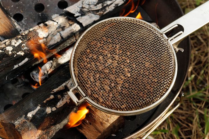 【焙煎から注ぎ方まで】コーヒーのプロが教える！キャンプで絶品コーヒーを淹れるコツ