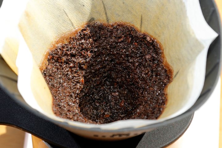 【焙煎から注ぎ方まで】コーヒーのプロが教える！キャンプで絶品コーヒーを淹れるコツ