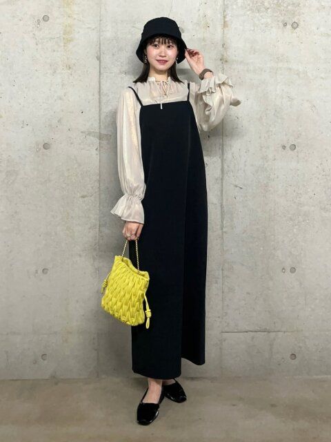 春の黒キャミワンピースコーデ