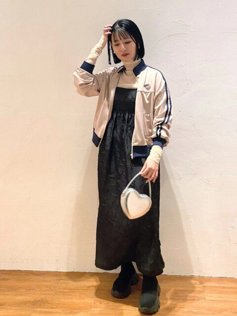 春の黒キャミワンピースコーデ