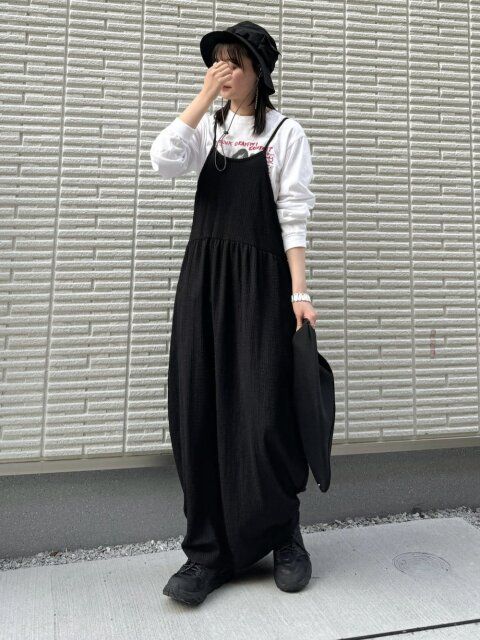 春の黒キャミワンピースコーデ