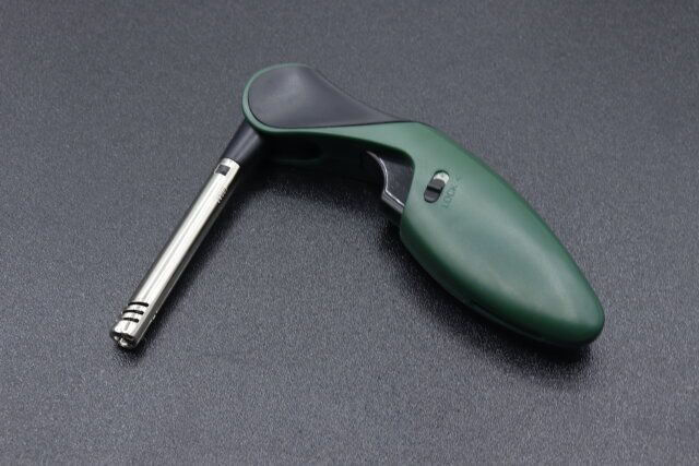 セリアのCR 可動式パイプガスマッチは角度調整可能