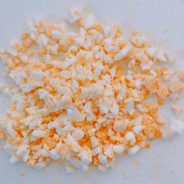 新じゃがいもと豚ひき肉のグラタン レシピ ゆで卵をみじん切りにして味をつける