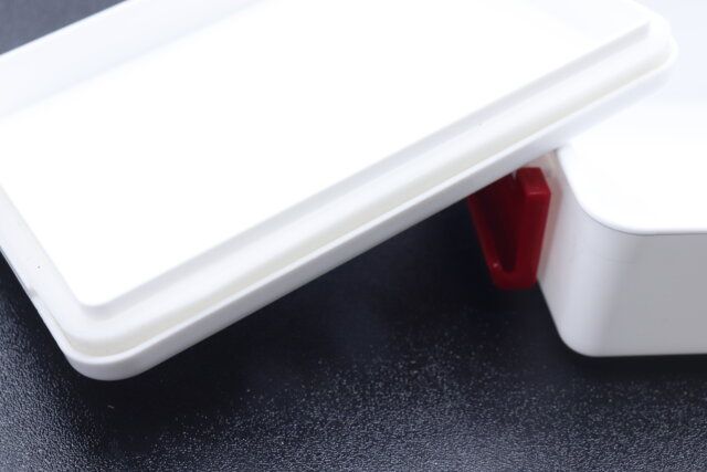 セリアのランチボックス 380ml クラシック／ミッキーマウスはパッキン付きで汁漏れしにくい