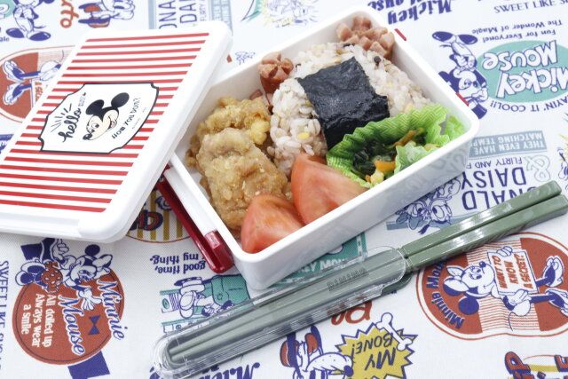 セリアのランチボックス 380ml クラシック／ミッキーマウスは小さめサイズで子供のお弁当箱にぴったり