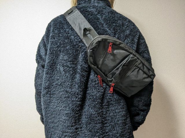 バッグを斜めがけにしたところ