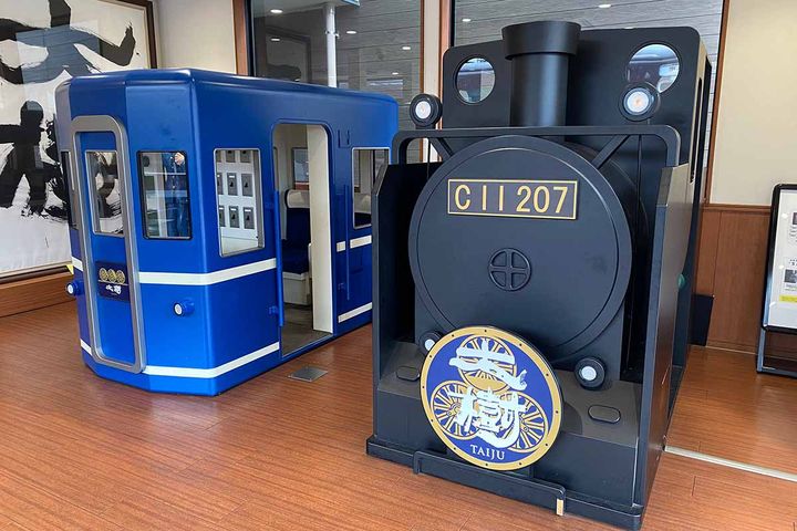 子どもが遊べるミニSLもある