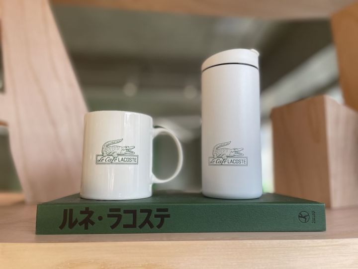 （左から）「マグカップ」3300円、「タンブラー」5200円