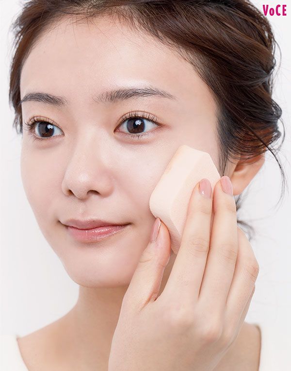 ツヤとマットの中間ファンデを薄く全顔に／田村保乃さん