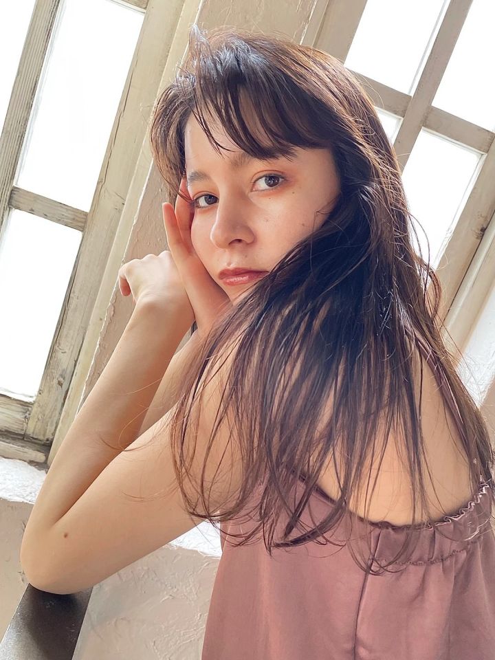 セミロング ヘア 髪型 ヘアスタイル 前髪あり