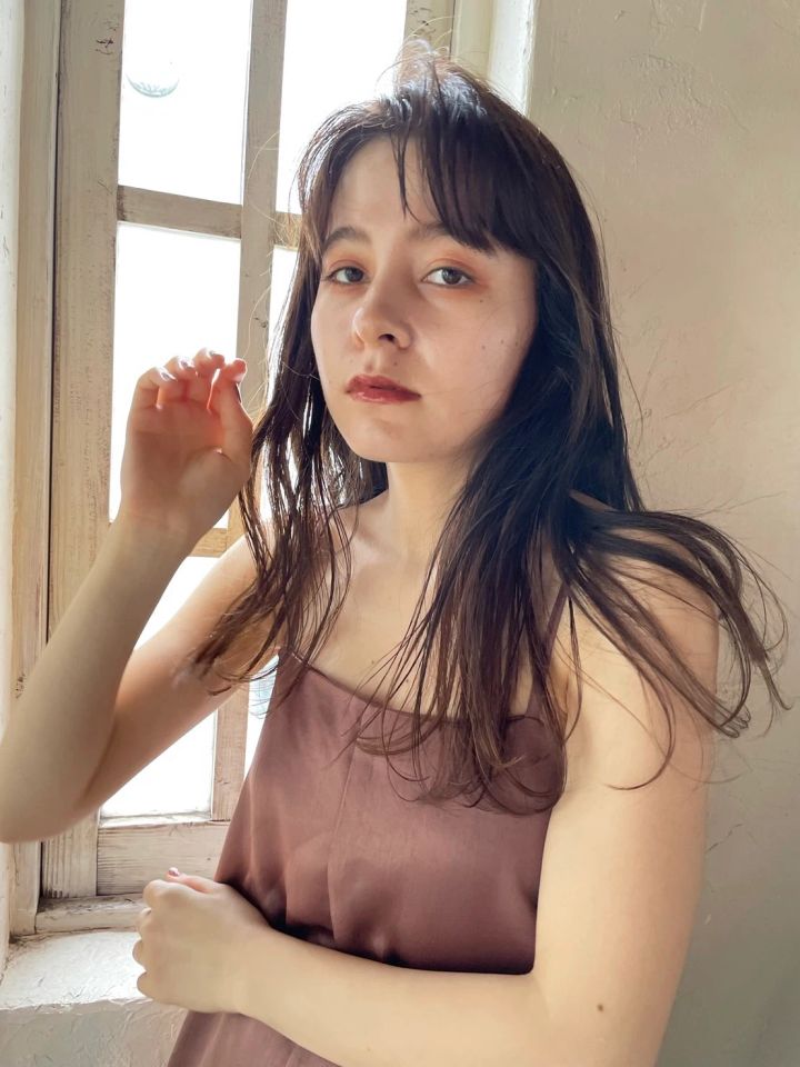 セミロング ヘア 髪型 ヘアスタイル 前髪あり