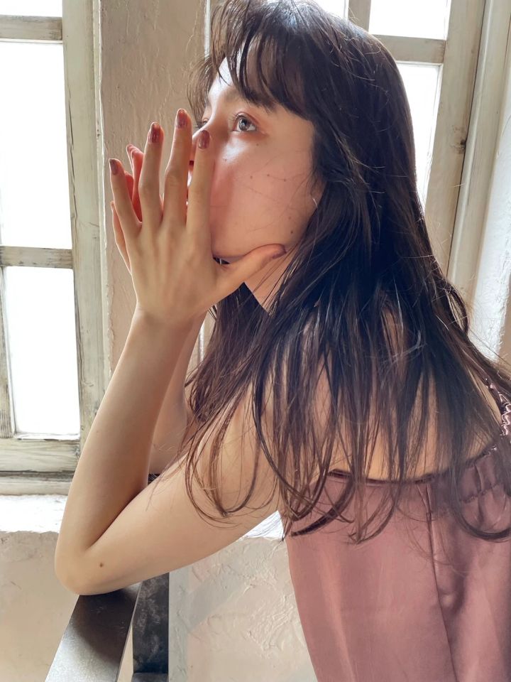 セミロング ヘア 髪型 ヘアスタイル 前髪あり