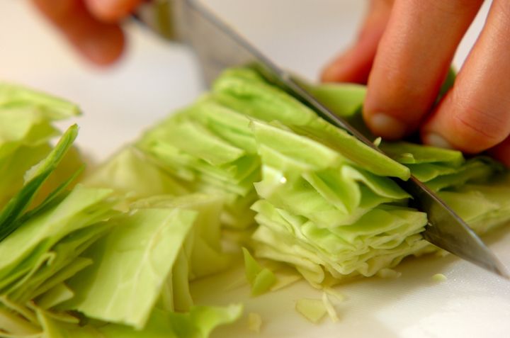 春キャベツと薄切り豚肉の中華和えの下準備1