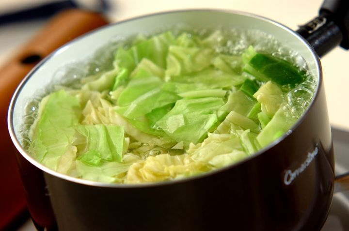 春キャベツと薄切り豚肉の中華和えの作り方1