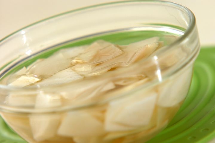 ウドといったらコレ！定番ウドの酢みそ和えの下準備1