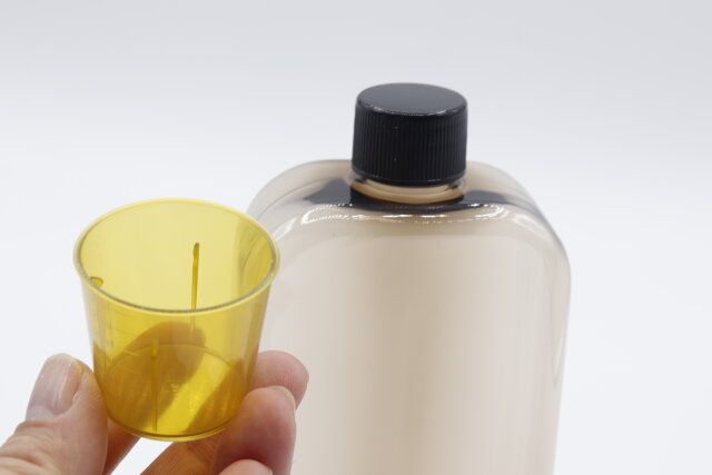 スリーコインズのマウスウォッシュ詰め替えボトルのコップ