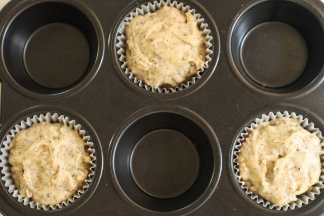 いちごとホワイトチョコの紅茶マフィン レシピ 残りのマフィン生地をかぶせる