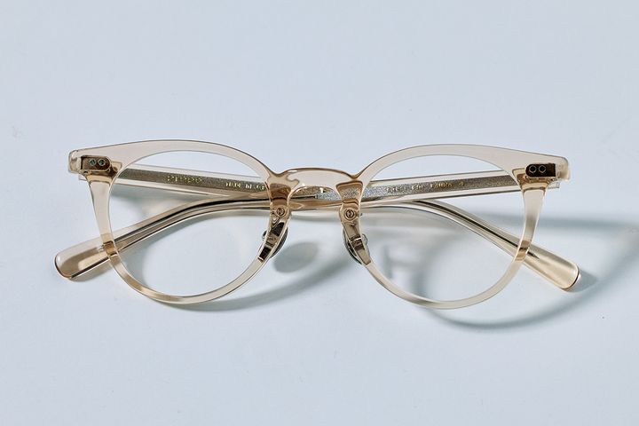 一瞬で垢抜ける！1本もっていると超便利なクリアメガネと着こなし