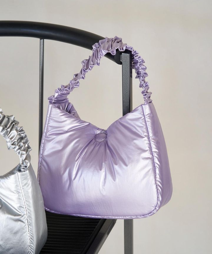 画像: 「メタリックミニラウンドワンショルダーバッグ」[縦20×横23.7×マチ8cm]￥4,389 出典：ロペピクニック