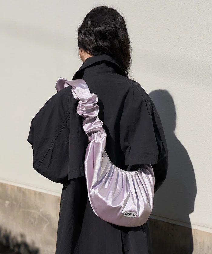 画像: 「別注 2WAY リボン ギャザー ショルダーバッグ」[縦20×横36cm]￥9,900【アウトドアプロダクツ×フリークス ストア】 出典：フリークス ストア