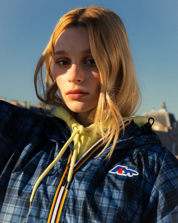 《メゾン キツネ》×《K-Way》の初コラボコレクションが登場！ブルーとイエローのコントラストが魅力的なレインウェア