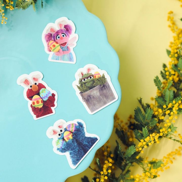 「ステッカー」全4種（PNKアビー、GRNオスカー、BLUクッキーモンスター、REDエルモ）440円