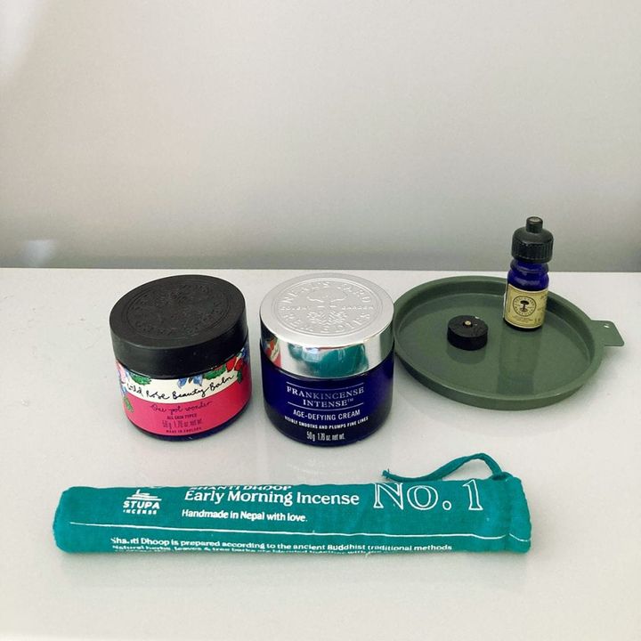 クリーム、オイル、お香はニールズヤードを愛用