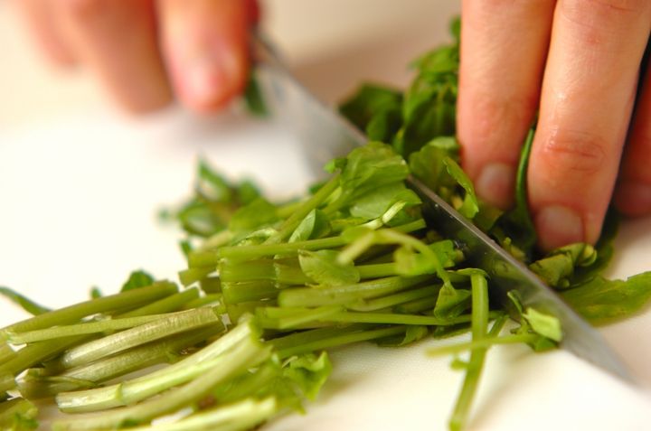 主役級のおいしさ！クレソンとベーコンのマスタードサラダ by 松崎 恵理さんの下準備1