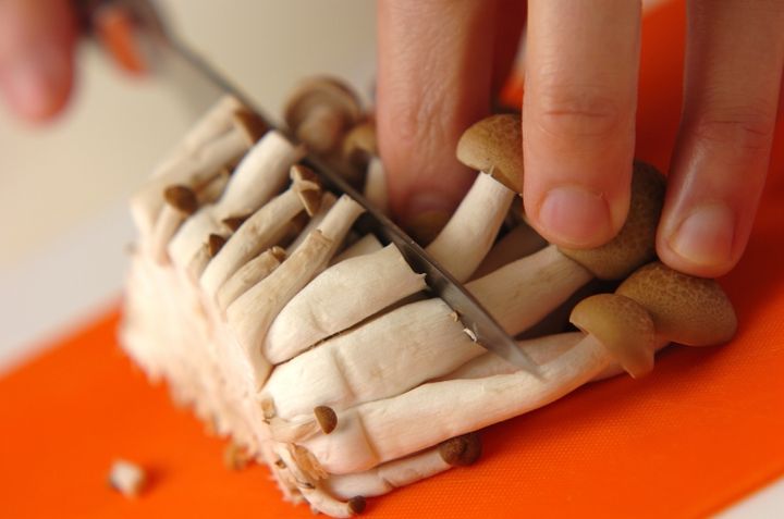 キノコとアサリの煮物の下準備1