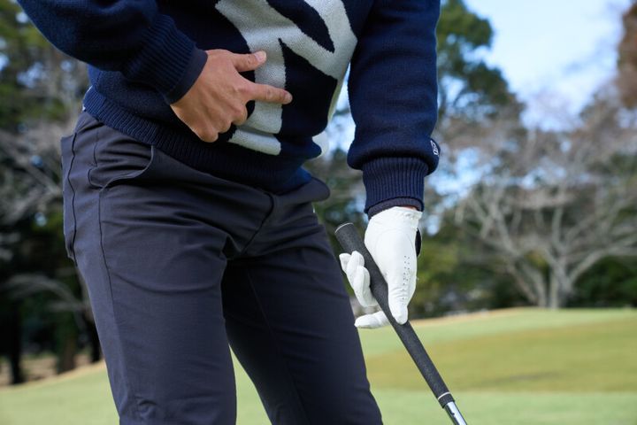 「フェースを正しく開いている」のはどっち…？構え方をプロが詳しく解説