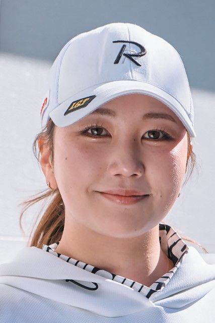 “手打ち”になっているのはどっち…？美人コーチがアプローチでミスを防ぐ方法を解説