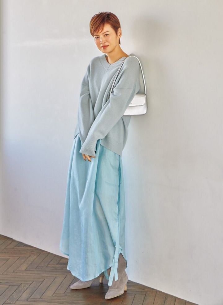 雑誌GLOW 40代読者の人気コーデ ブルーの着こなし 