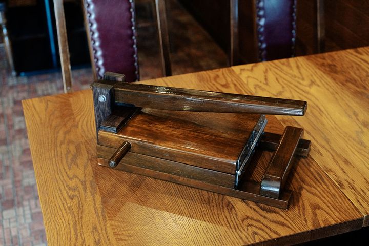 木製のトルティーヤプレス