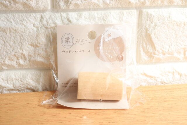 セリアのウッドアロマベースのパッケージ