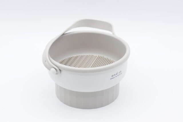 3COINSのメイクブラシクリーナー