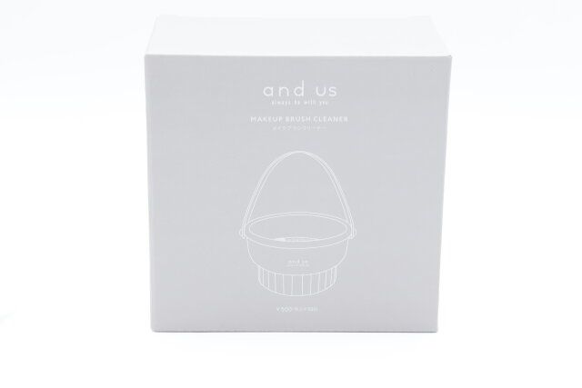 3COINSのメイクブラシクリーナーのパッケージ