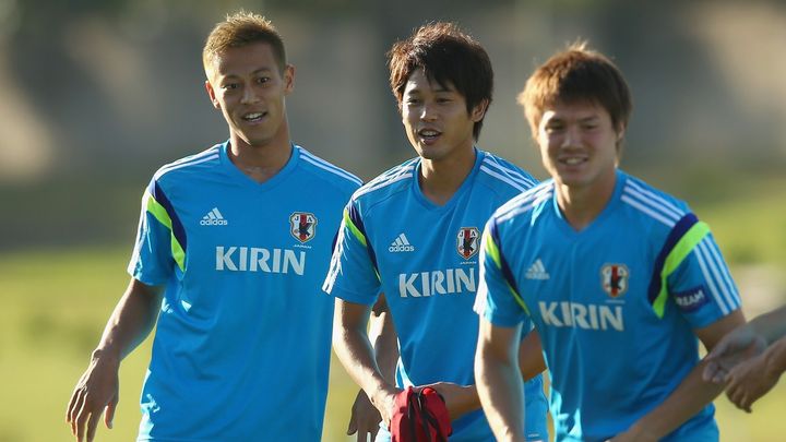 日本代表でも「サッカーの話をしない人がいる」内田篤人が明かす“本田さんのテーブルはお金の話で…”