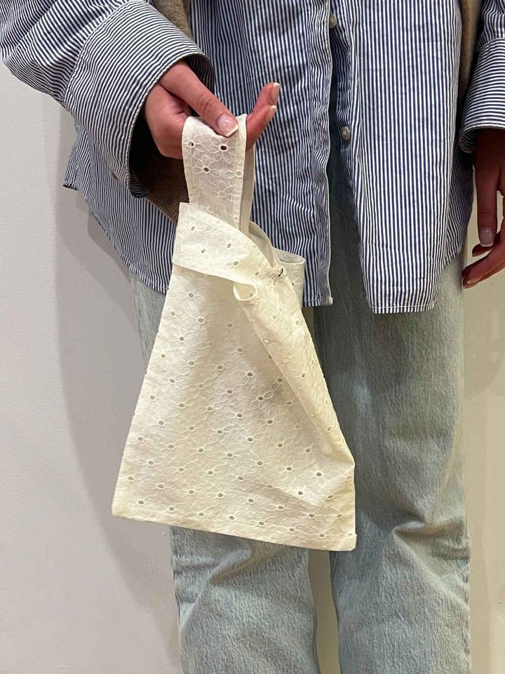 画像: 【マーレット】ノベルティ「アイレットトートバッグ」 ※数量限定、無くなり次第終了 ※伊勢丹新宿店は黒、オンラインストア、ジェイアール名古屋タカシマヤ ローズパティオは白