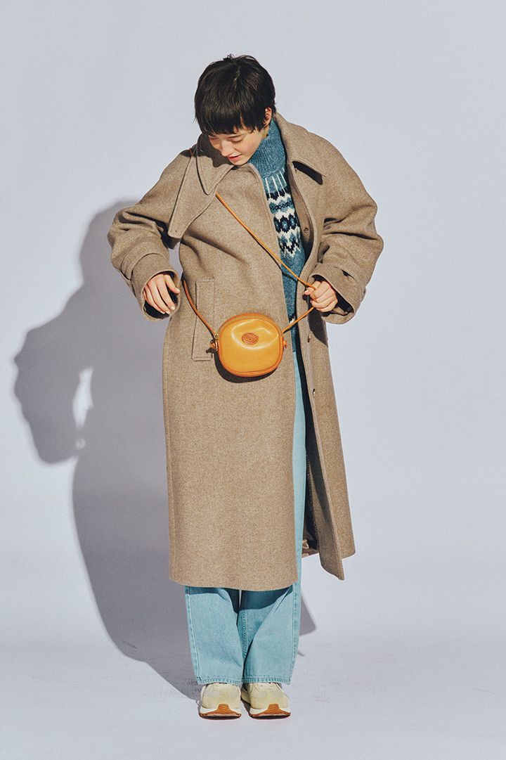 デニムとオレンジトップスの相性が最高！春先のカラフルな着こなし4選