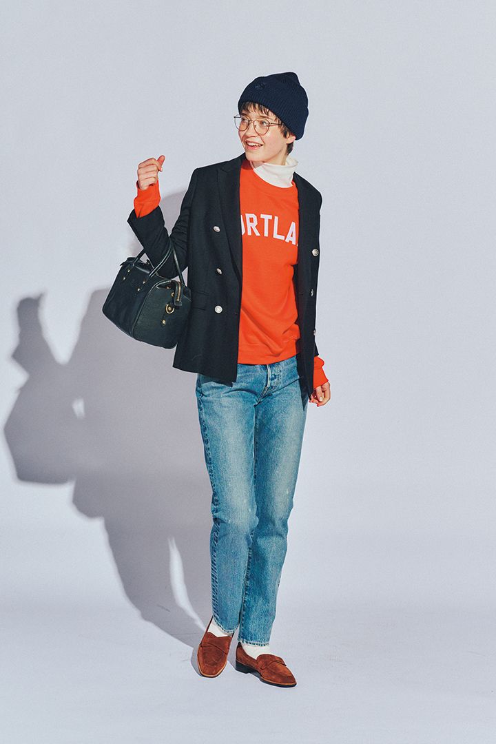デニムとオレンジトップスの相性が最高！春先のカラフルな着こなし4選