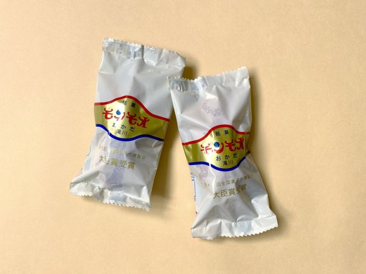 見た目とのギャップに驚き！リピ間違いなしの北海道のソウルスイーツ「モンモオ」【旅するデザイナーがおすすめする旅先でのお土産たち！】