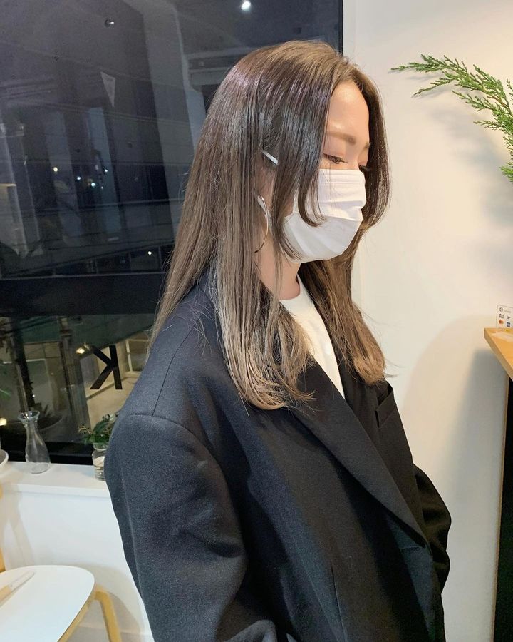 ブリーチありのグレージュカラーヘア