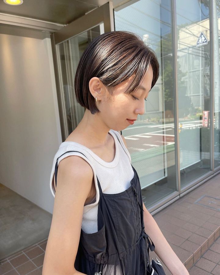 【暗めグレージュ】2024年春の旬ヘアカラーに決定！色落ちのきれいな憧れの外国人風ヘアに！