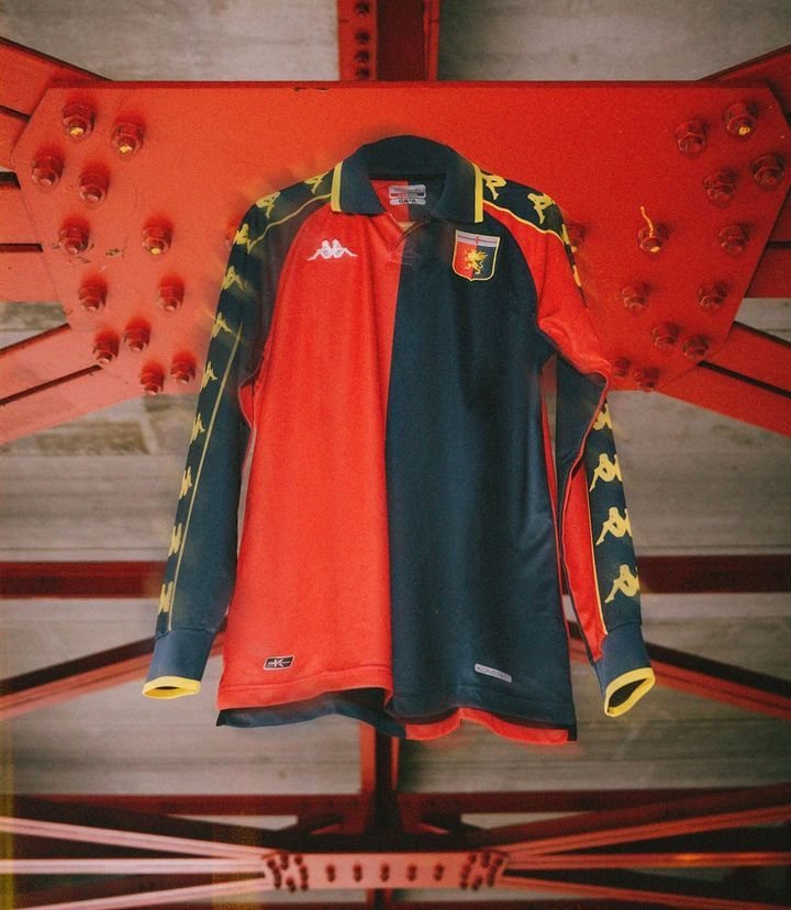 懐かしユニを完コピ！ジェノアが超レトロな新ユニフォームを発表 デザインと“小道具”に90年代があふれ出す